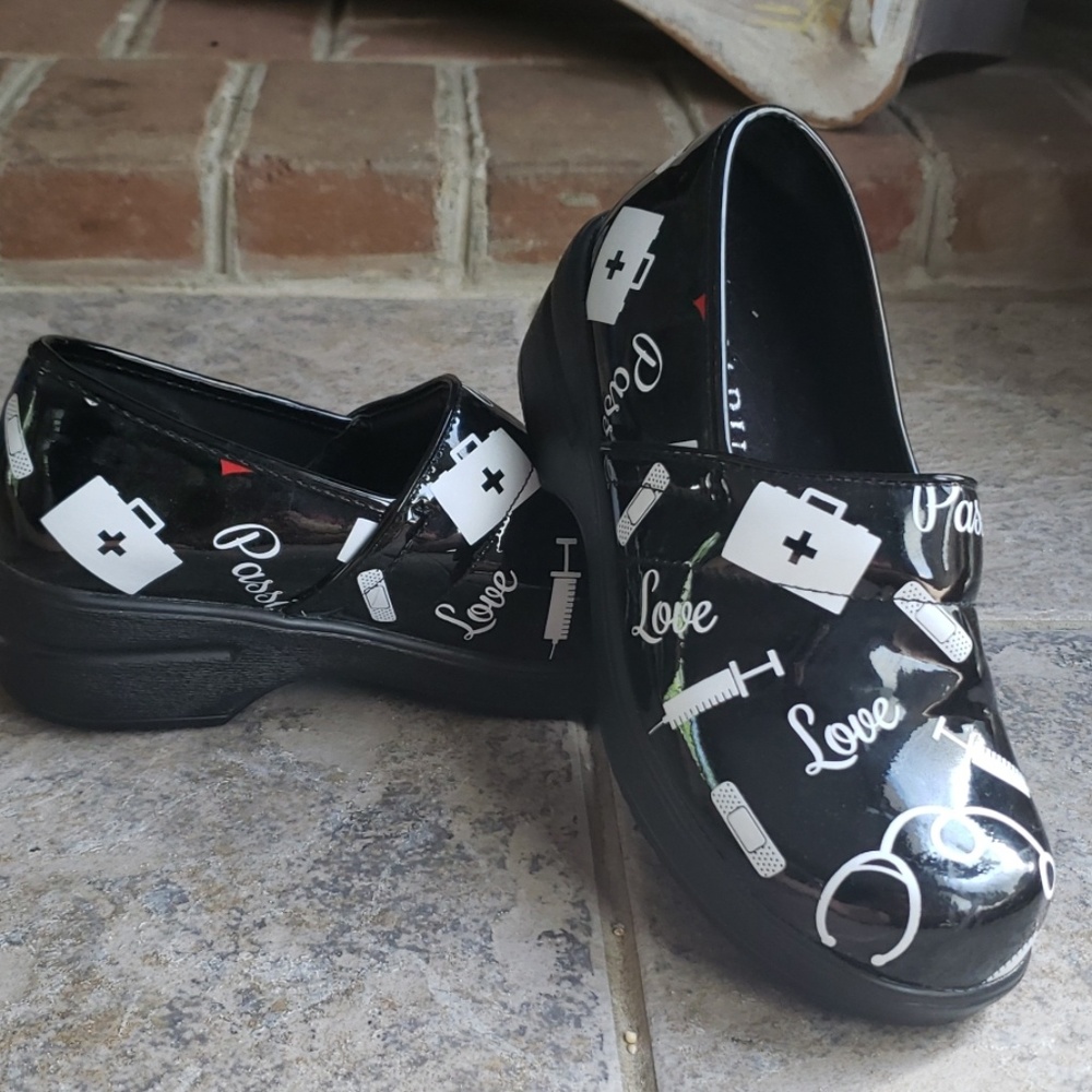 Nurse clogs